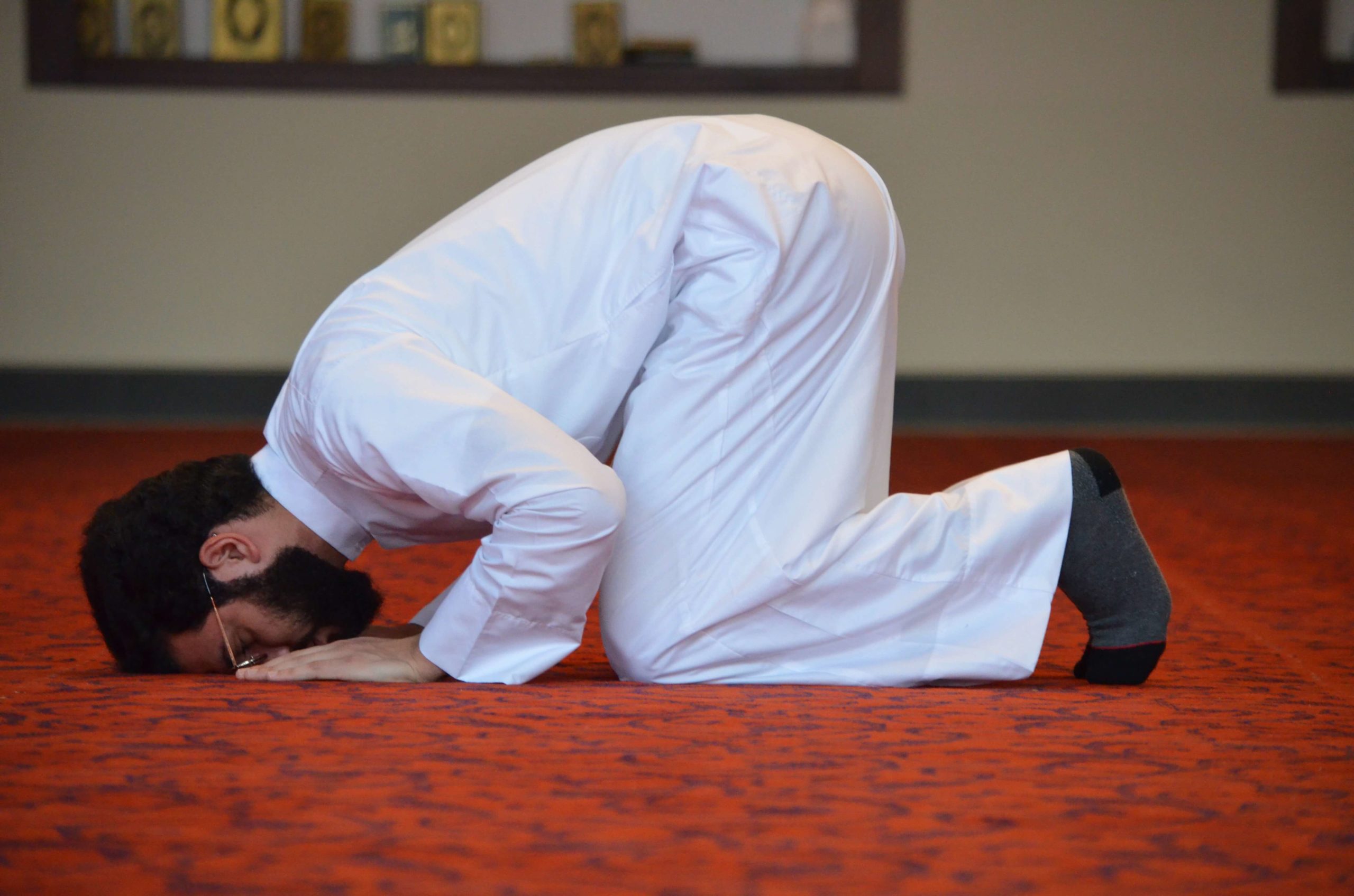 making sujud during salat prayer